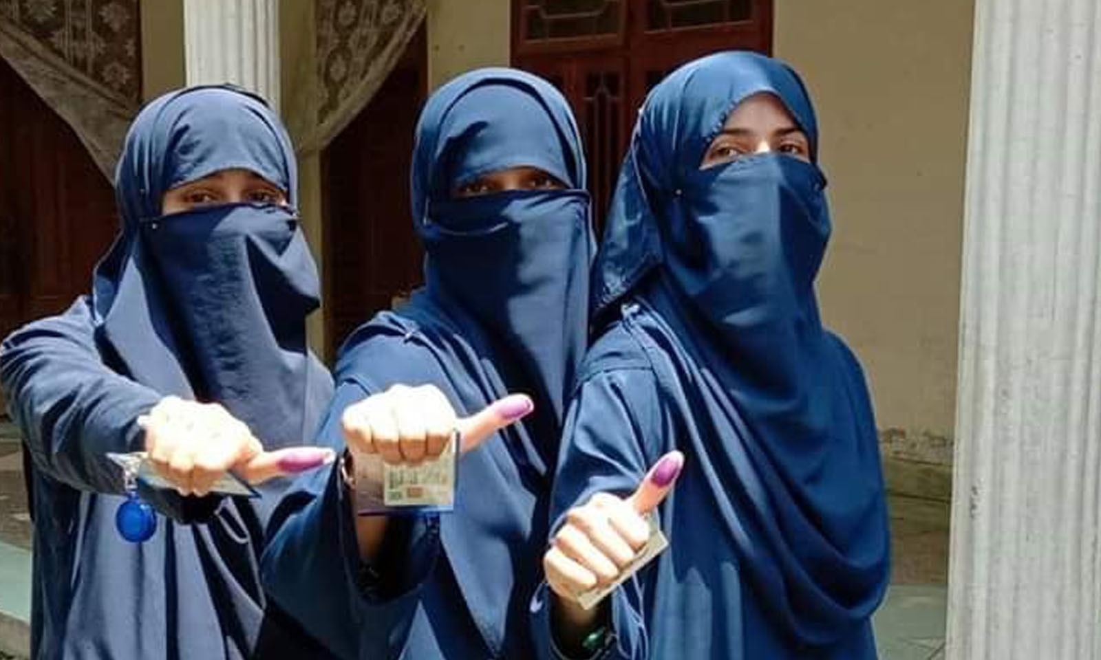 قبائلی نوجوانوں نے بھی انتخابات میں بڑھ چڑھ کر حصہ لیا—فوٹو: بشکریہ:پی ٹی آئی ٹوئٹر اکاؤنٹ