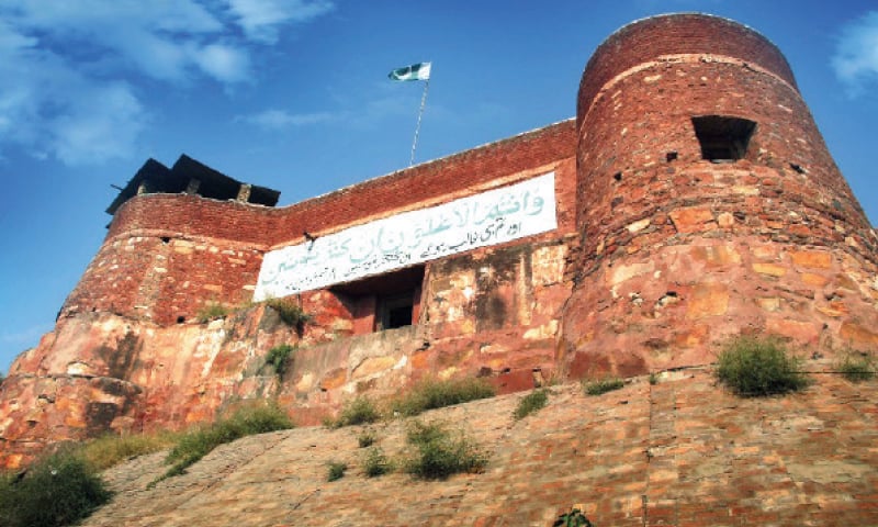 A view of the historic Jamrud Fort. (Below) Sikh community members visit the fort. — Dawn