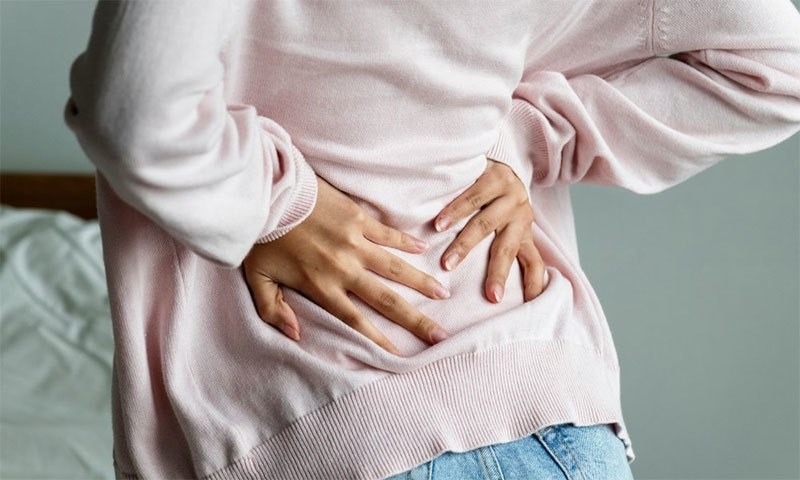 یوگا کمردرد سے نجات کے لیے مددگار ہوسکتا ہے&mdash; شٹر اسٹاک فوٹو