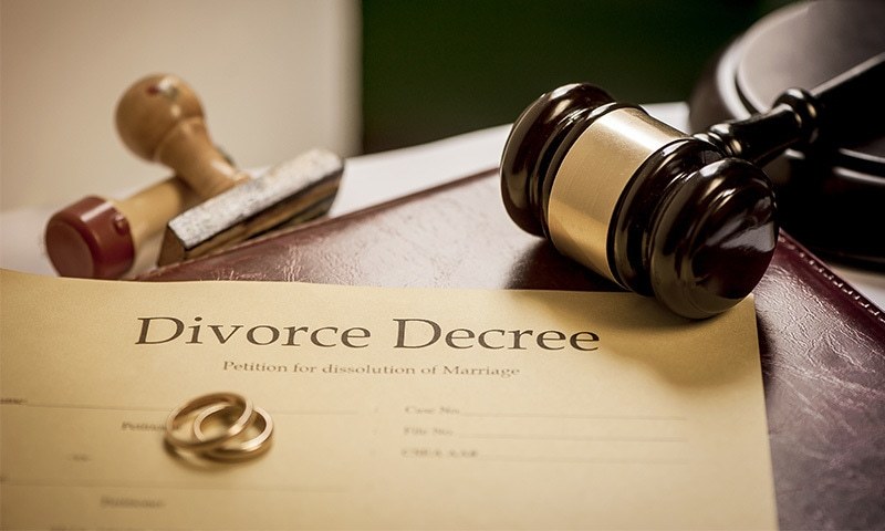 بھارتی سپریم کورٹ نے بیک وقت 3 طلاقوں کو غیر آئینی قرار دیا تھا&mdash;فوٹو: شٹر اسٹاک