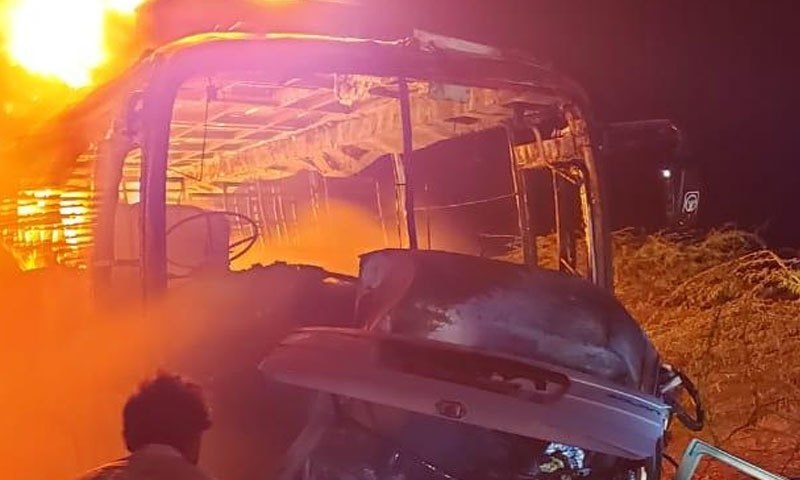 گزشتہ ماہ کوئٹہ-کراچی شاہراہ پر حادثے میں 6 مسافر جاں بحق ہوئے تھے&mdash;فائل/فوٹو:اسماعیل ساسولی