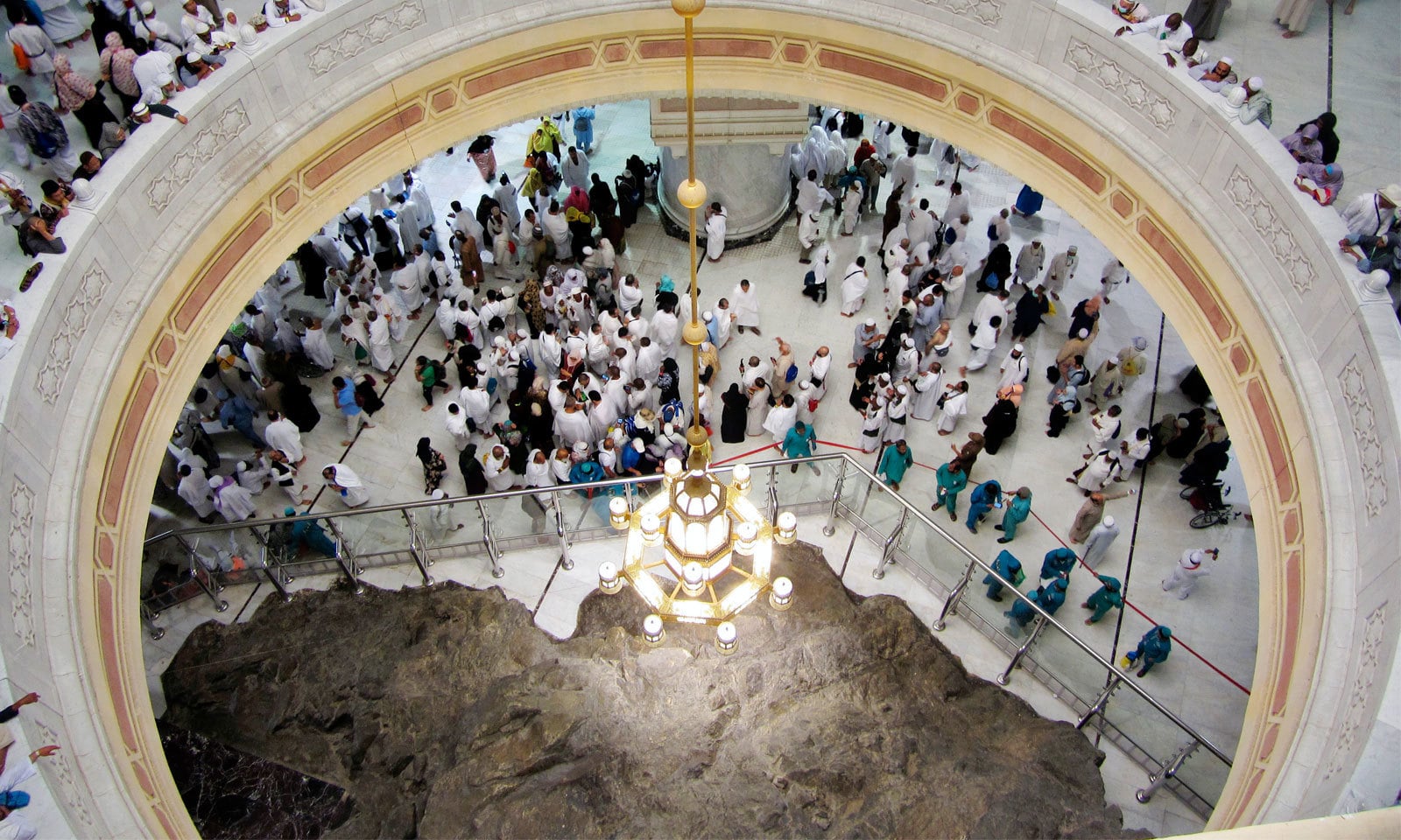 رواں سال دنیا بھر سے  25 لاکھ سے زائد عازمین سعودی عرب پہنچے ہیں&mdash; فوٹو: اے پی