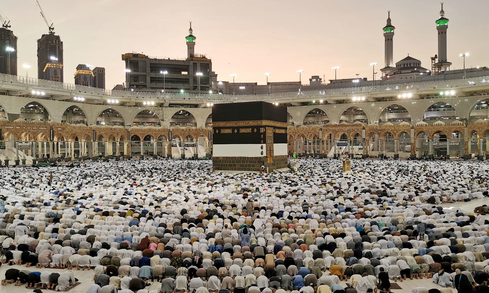 رواں سال تاریخ میں پہلی بار فرزندان اسلام مسلسل تین روز تک خطبے سنیں گے&mdash; فوٹو: رائٹرز