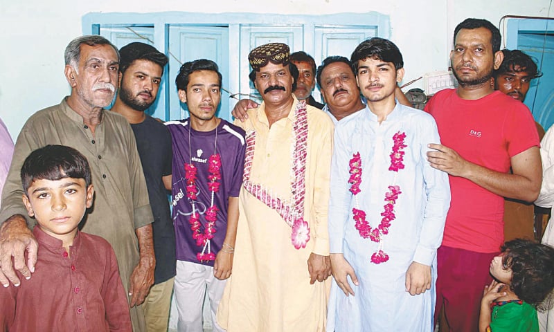 LARKANA: Singer Jigar Jalal and his companions in a photo session with their relatives on Friday.&mdash;PPI