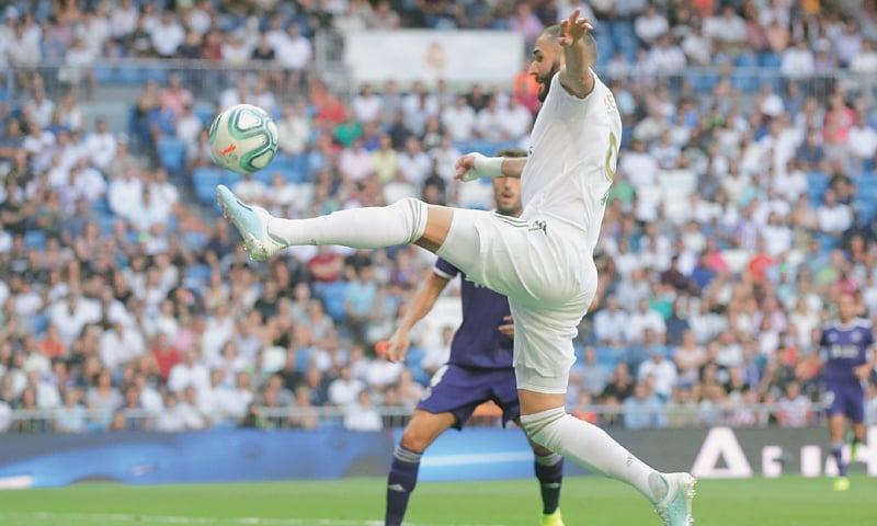 MADRID: Real Madrid’s Karim Benzema controls the ball during the La Liga match against Real Valladolid at the Santiago Bernabeu Stadium.—AP