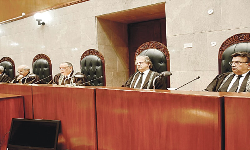 ISLAMABAD: Chief Justice of Pakistan Asif Saeed Khosa (centre) presiding over a full-court reference on Justice Sheikh Azmat Saeed’s retirement on Tuesday.—INP