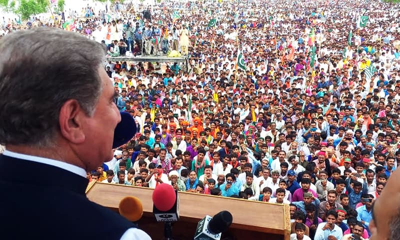 FM Qureshi addressing a gathering on Aug 31, hosted by the Hindu community to express solidarity with the Kashmiri people. — Hainf Samoon