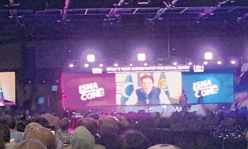 HOUSTON: People listening to Prime Minister Imran Khan’s address via video link at the convention of the Islamic Society of North America on Sunday.—Dawn