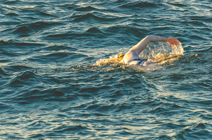 Sarah Thomas swims in English Channel between England and France.—AFP