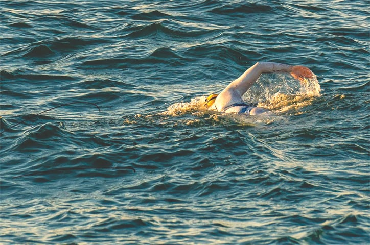 Sarah Thomas swims in English Channel between England and France.—AFP