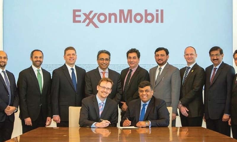 وزارت توانائی کے مطابق ایل این جی کی پہلی شپمنٹ آئندہ ماہ ہونے کا امکان ہے — فائل فوٹو/ڈان اخبار وزارت توانائی کے مطابق ایل این جی کی پہلی شپمنٹ آئندہ ماہ ہونے کا امکان ہے — فائل فوٹو/ڈان اخبار