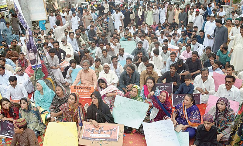 ACTIVISTS of various political, nationalist and rights organisations hold a rally outside the Karachi Press Club on Saturday against proposed federal control of Karachi.—White Star ACTIVISTS of various political, nationalist and rights organisations hold a rally outside the Karachi Press Club on Saturday against proposed federal control of Karachi.—White Star