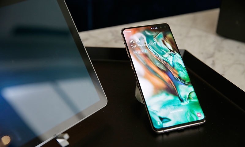 گلیکسی ایس 10 پلس — اے پی فائل فوٹو گلیکسی ایس 10 پلس — اے پی فائل فوٹو