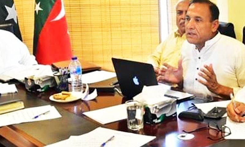 ابوالحسن انصاری نے تحریک انصاف کا پارٹی آئین 2019 تیار کیا تھا &mdash; فوٹو: انعام اللہ خٹک