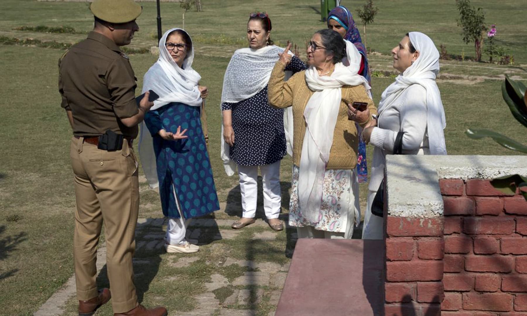 Kashmiri women argue with an Indian police officer after they were stopped from staging a protest in Srinagar. ─ AP