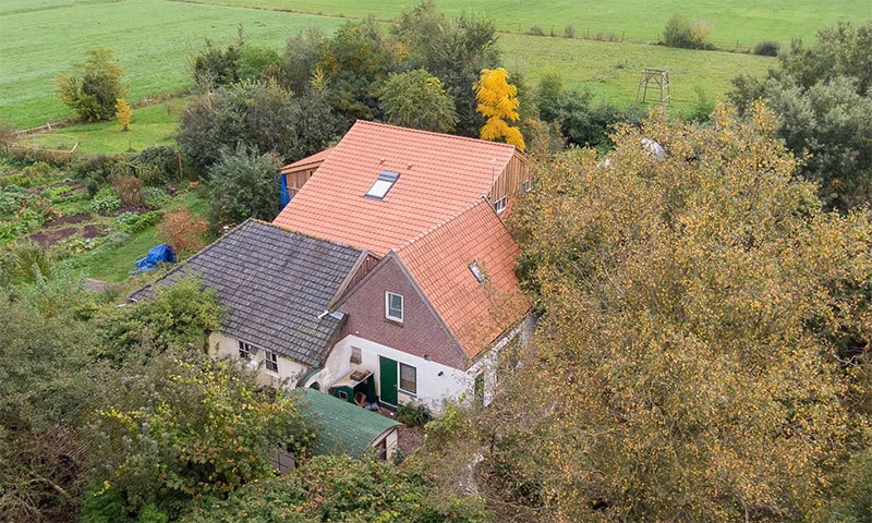 اس فارم کے تہہ خانے میں وہ خاندان 9 سال سے موجود تھا — اے ایف پی فوٹو