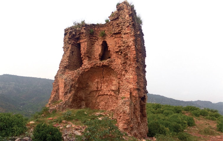 The crumbling temple at Nandna Fort.