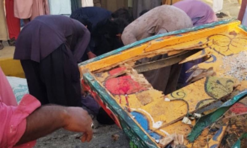 حادثے میں ہلاک افراد کا تعلق کھوسو اور کوہلی برادری سے تھا &mdash; فوٹو: محمد حسین خان