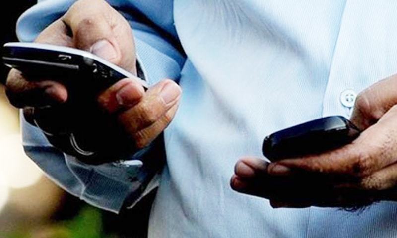 پنجاب کے تعلیمی اداروں میں تمباکو نوشی پر بھی پابندی عائد ہے — فائل فوٹو / اے ایف پی پنجاب کے تعلیمی اداروں میں تمباکو نوشی پر بھی پابندی عائد ہے — فائل فوٹو / اے ایف پی