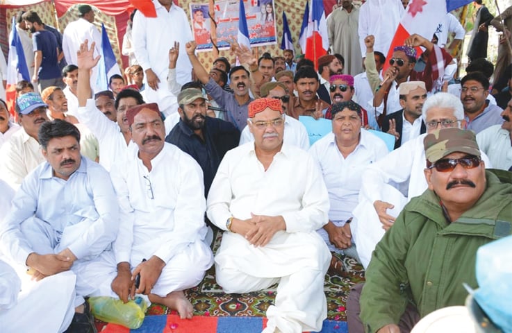 LARKANA: Sindh Taraqqi-pasand Party chairman Dr Qadir Magsi sits at a camp set up outside Jinnahbagh on Monday to seek justice in the Nimrita death case.—PPI