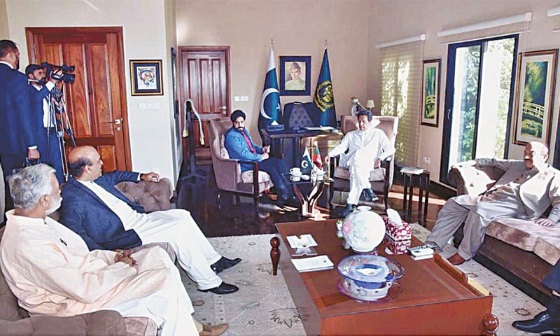 ISLAMABAD: Prime Minister Imran Khan speaks to Pakistan Tehreek-i-Insaf leaders from Narowal district on Monday. The PTI members — Ibrarul Haq, Chaudhry Tariq Anees and retired Col Javed Safdar Kahloon — congratulated the prime minister on Kartarpur Corridor opening and invited him to visit Shakargarh tehsil.—APP