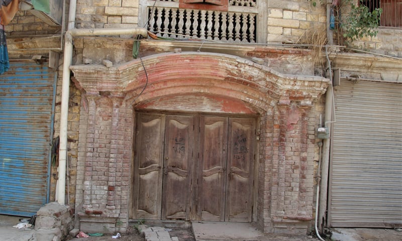 The wooden doors and jharoka