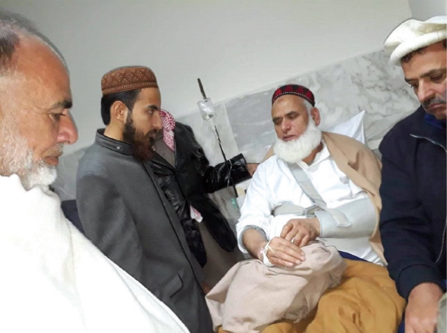 JUI-F leader Mufti Kifaytullah under treatment at King Abdullah Teaching Hospital, Mansehra, on Wednesday. &mdash; Dawn