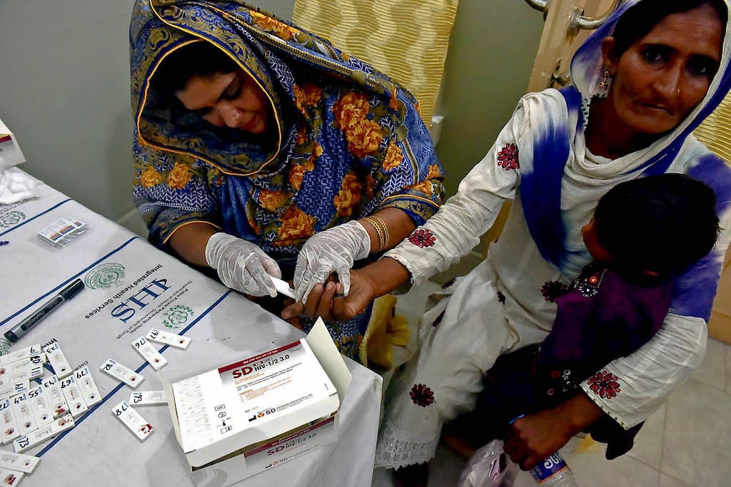 A woman gets tested | Photo by Fahim Siddiqi/White Star