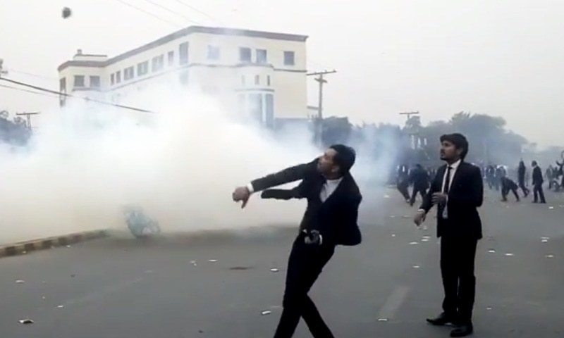 Lawyers protest outside PIC in Lahore on Wednesday. — DawnNewsTV