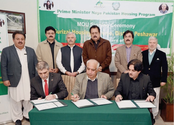 Chief Minister Mahmood Khan witnesses signing ceremony of the memorandum of understanding of Prime Minister’s Naya Pakistan Housing Programme in Peshawar on Wednesday.