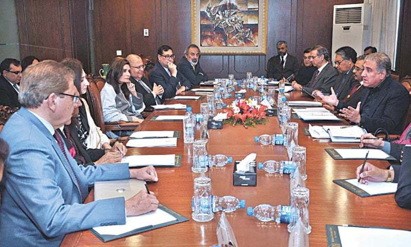 وزیر خارجہ شاہ محمود قریشی نے امور خارجہ کی ایڈوائزری کونسل اور بین الوزارتی کمیٹی کے اجلاسوں کی سربراہی کی—تصویر پی آئی ڈی وزیر خارجہ شاہ محمود قریشی نے امور خارجہ کی ایڈوائزری کونسل اور بین الوزارتی کمیٹی کے اجلاسوں کی سربراہی کی—تصویر پی آئی ڈی