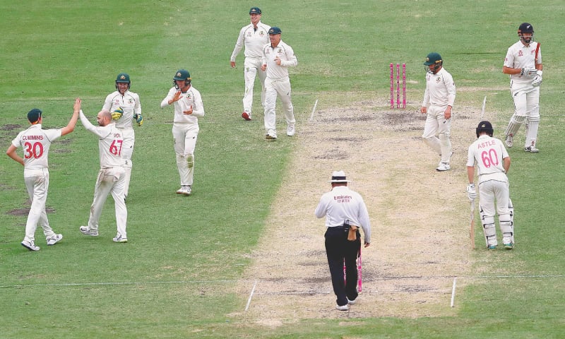 SYDNEY: Australian off-spinner Nathan Lyon (2nd L) celebrates with his team-mates after dismissing New Zealand tailender Will Somerville (top R) during the third and final Test at the Sydney Cricket Ground on Sunday.—AFP SYDNEY: Australian off-spinner Nathan Lyon (2nd L) celebrates with his team-mates after dismissing New Zealand tailender Will Somerville (top R) during the third and final Test at the Sydney Cricket Ground on Sunday.—AFP