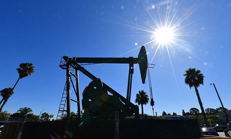 Oil slips towards $65 as tensions ease over Iran in Middle East