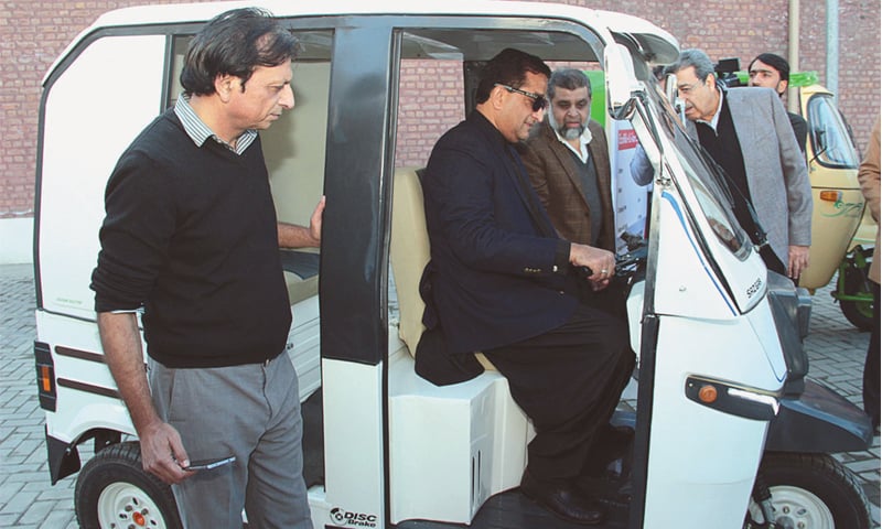 LAHORE: Prime Minister’s Adviser on Climate Malik Amin Aslam drives the country’s first three-wheeler electric vehicle introduced by Sazgar Engineering Works Ltd on Friday.—APP