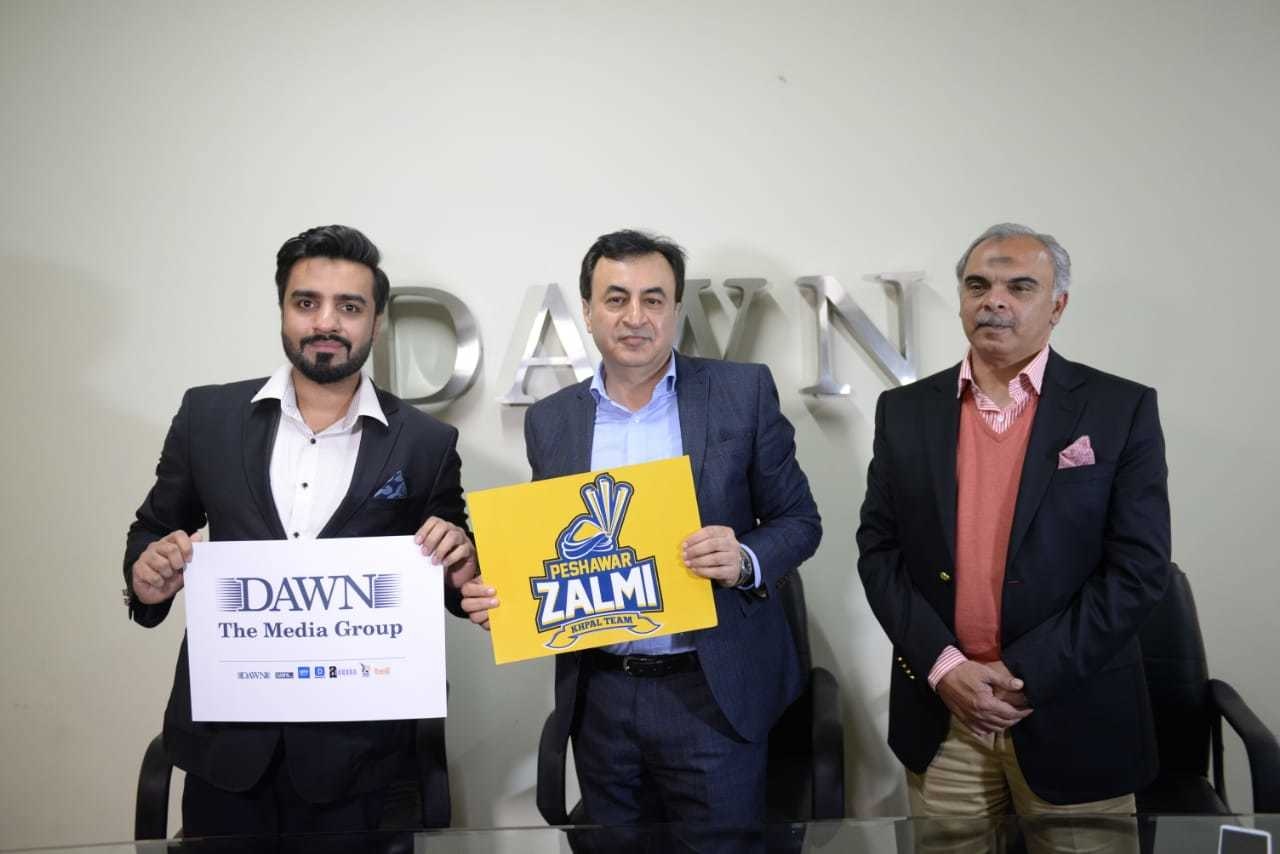 Mr Nausherwan Effandi, CCO Peshawar Zalmi and Mr Kashif Saeed, Director Operations of the Dawn Group of Newspapers signed the agreement in Lahore yesterday.