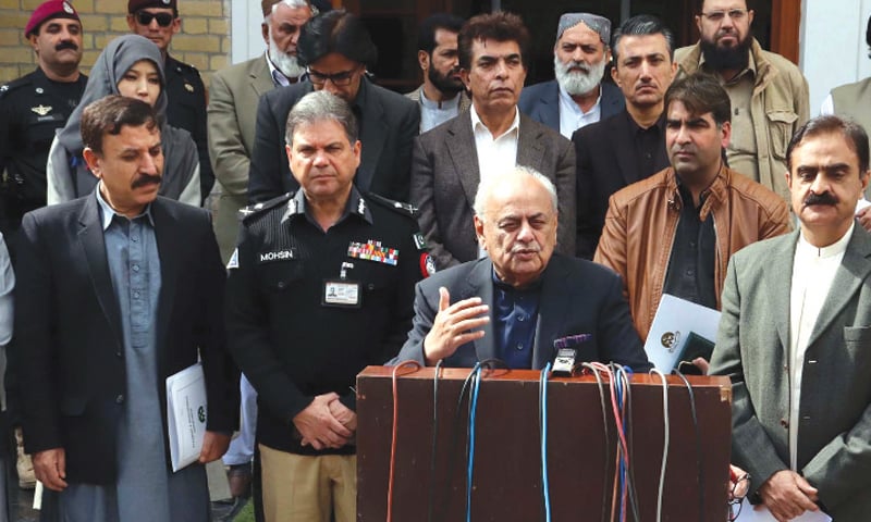 QUETTA: Minister for Interior retired Brigadier Ejaz Shah addresses a press conference on Friday.—PPI