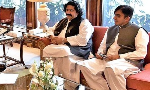 Mohsin Dawar (R) and Ali Wazir were going to Afghanistan to attend President Ashraf Ghani's oath-taking ceremony. — PID/File