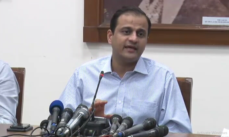 Sindh government spokesperson Barrister Murtaza Wahab spekas to the media in Karachi. — DawnNewsTV