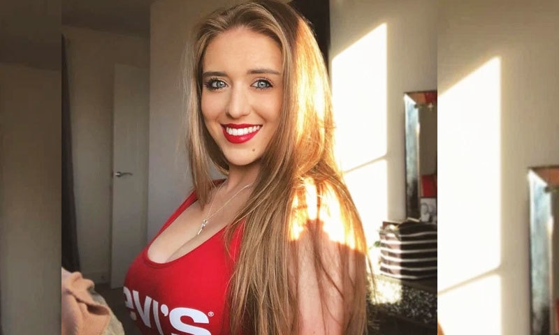 دوشیزہ کا کہنا تھا کہ خاتون نے چہرے پر گلاس مارے &mdash; فوٹو: دی سن