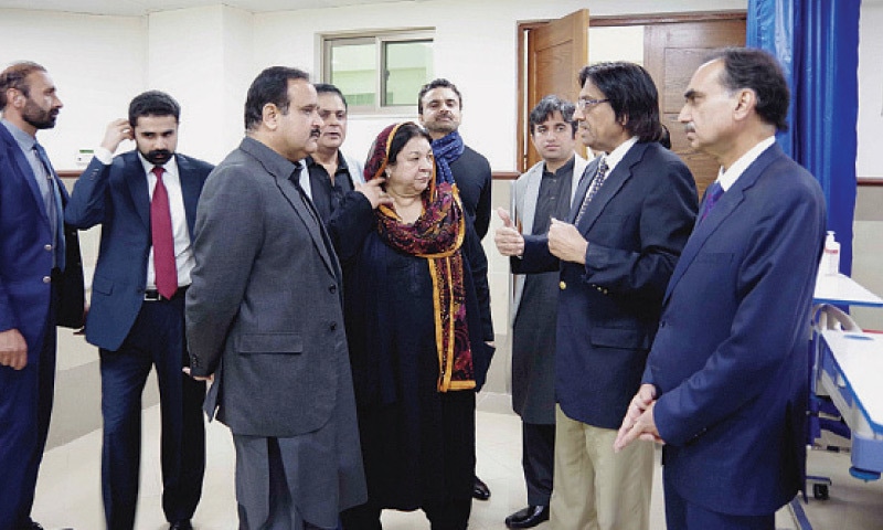 Chief Minister Sardar Usman Buzdar and Punjab Health Minister Dr Yasmeen Rashid being briefed during their visit to Rawalpindi Institute of Urology’s Corona Management Centre on Friday. — APP Chief Minister Sardar Usman Buzdar and Punjab Health Minister Dr Yasmeen Rashid being briefed during their visit to Rawalpindi Institute of Urology’s Corona Management Centre on Friday. — APP