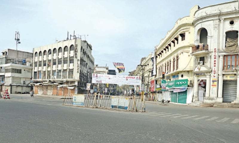 Police had set up pickets on some roads and were warning commuters against violation of the lockdown. &mdash; White Star/File