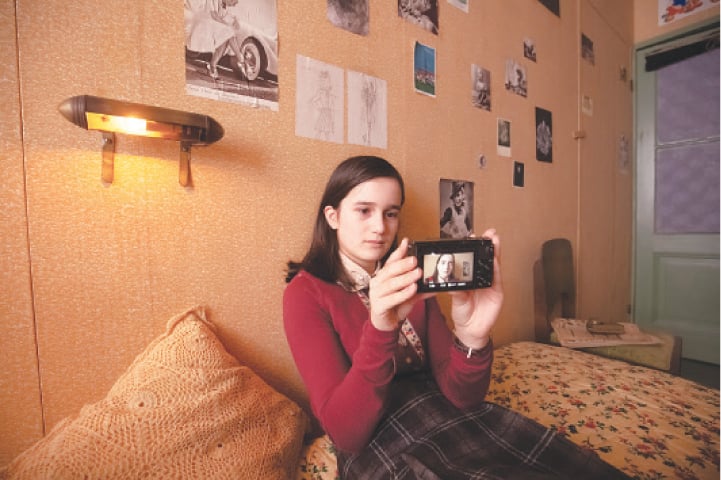 THE HAGUE: Luna Cruz Perez performs as Anne Frank at the vlogging set.—Reuters