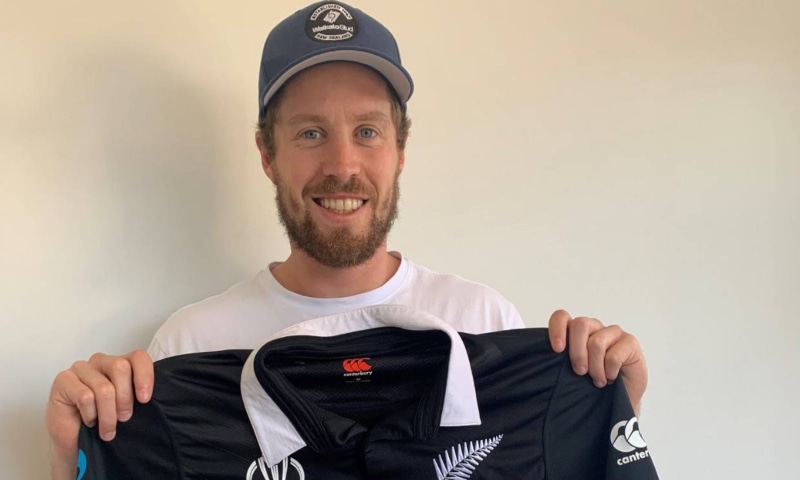 28-year-old Henry Nicholls will donate the half-sleeve shirt, signed by his teammates, to Unicef's local chapter. &mdash; Photo courtesy stuff.co.nz