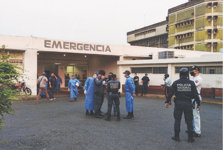 Healthcare workers and members of the national police wait for the arrival of prisoners outside a hospital after a riot erupted in a prison in Guanare.&mdash;Reuters