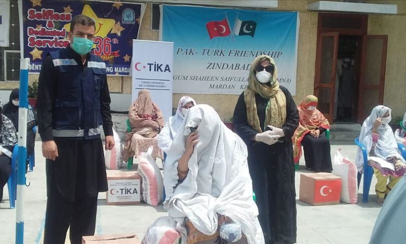 Turkey's state-run aid agency distributed ration bags among some 600 families in Mardan and Lahore. &mdash; Anadolu Agency