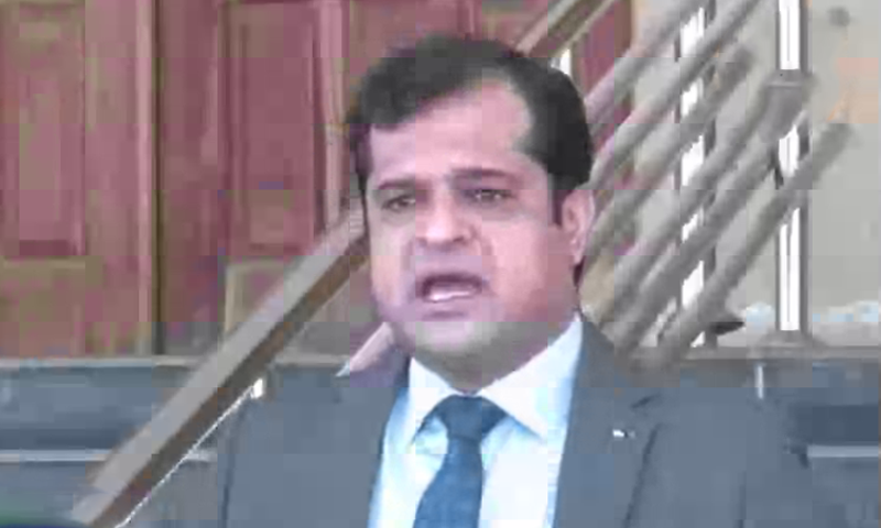 Liaquat Shahwani addresses the media. — DawnNewsTV