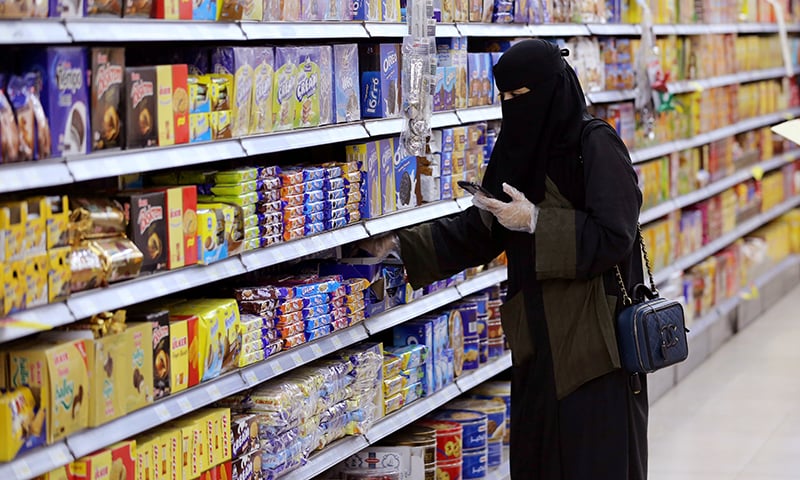 A Saudi woman wearing protective gloves shops at a supermarket in Riyadh, Saudi Arabia, May 11. — Reuters/File