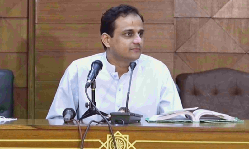 Sindh government spokesperson Murtaza Wahab a press conference. — DawnNewsTV