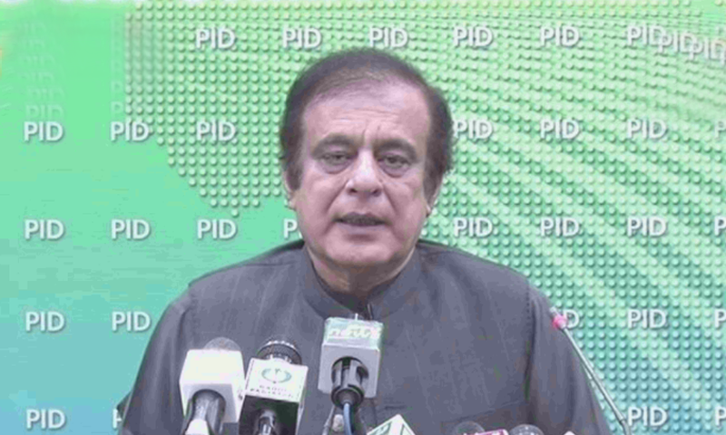 وفاقی وزیراطلاعات و نشریات شبلی فراز نے کابینہ اجلاس سے متعلق بریفنگ دی &mdash;فائل فوٹو: ڈان نیوز