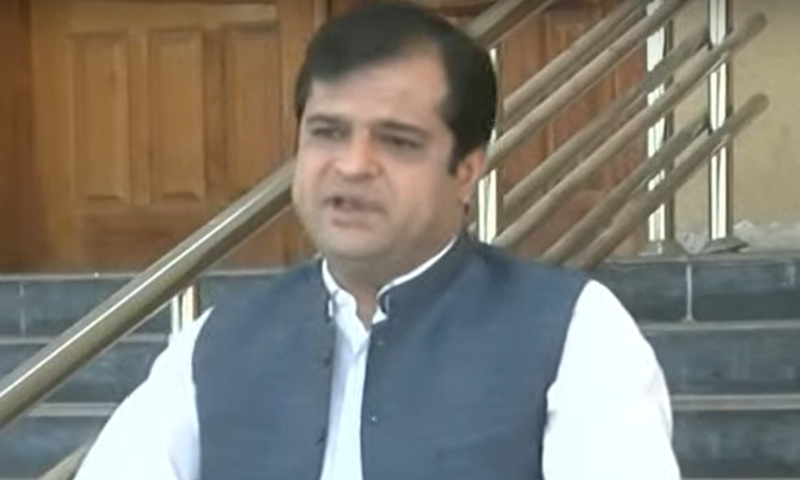 Liaquat Shahwani addressing the media in Quetta. &mdash; DawnNewsTV